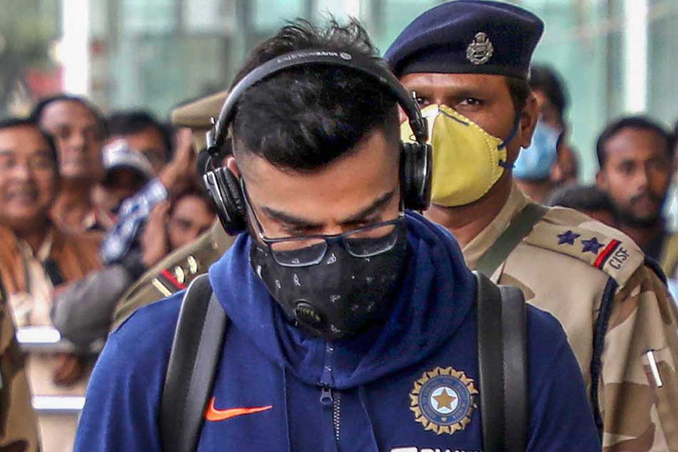 WTC Final: Virat Kohli Hit by a Mohammad Shamis Bouncer During Practice Session WTC Final: Virat Kohli Hit by a Mohammad Shamis Bouncer During Practice Session