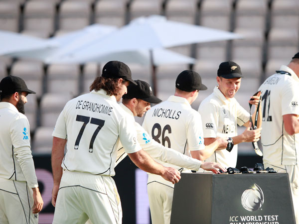 వారికీ మేం చెడ్డవాళ్లమైపోము వారికీ మేం చెడ్డవాళ్లమైపోము