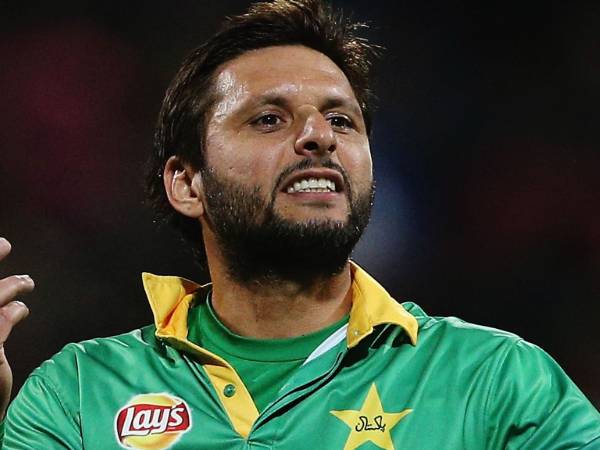 ఆటగాళ్లకు అండగా ఉండాలి: