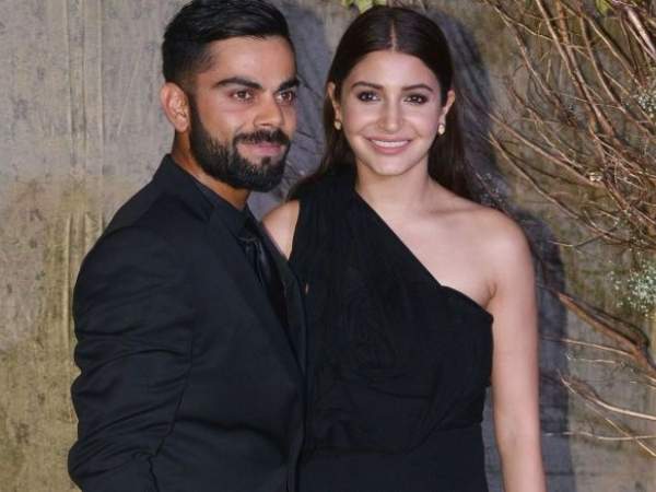 చేతికి ఖరీదైన వాచ్‌: