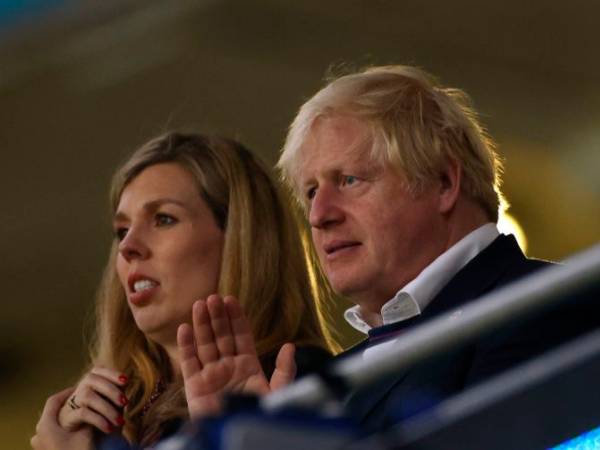 బ్రిటన్ ప్రధాని ఫైర్.. బ్రిటన్ ప్రధాని ఫైర్..