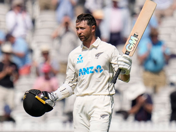 డబుల్ సెంచరీ బాదడంతో