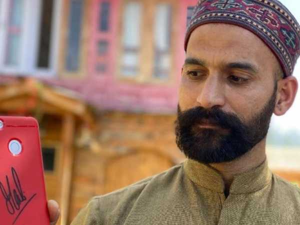  ధోనీతో ఫొటో దిగడంతో పాటు: