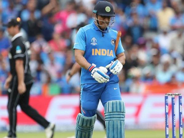 ధోనీ కన్నీళ్లు: