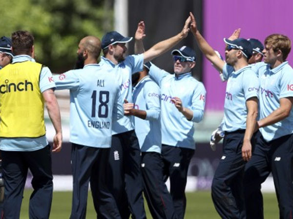 రాణించిన ఇంగ్లండ్ త్రయం