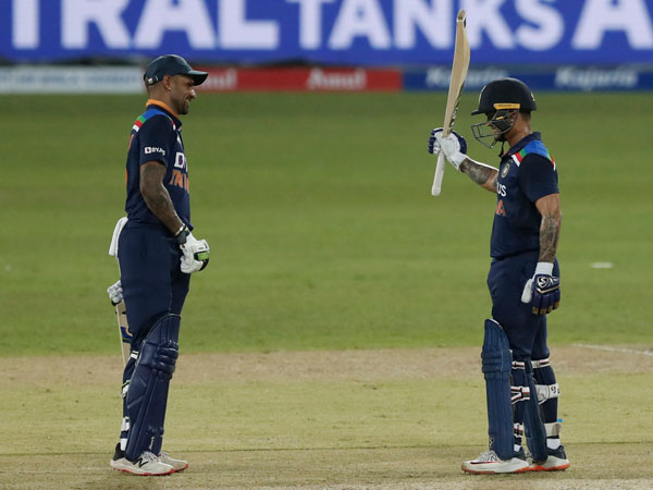 క్లీన్ షేవ్ చేసుకున్న విరాట్ కోహ్లీ