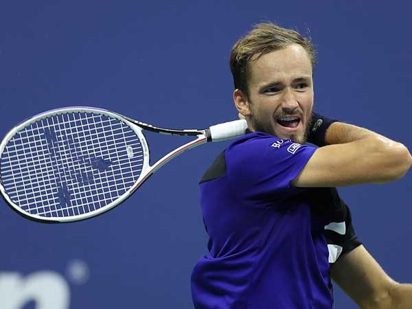 మెద్వెదెవ్‌ ముందంజ