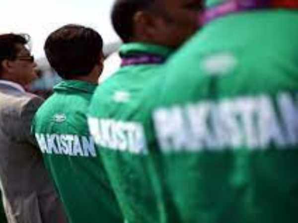  పాక్ అథ్లెట్లపై నెటిజన్లు ఫైర్: