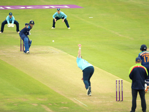 బ్యాటింగ్‌లోనూ మెరిసిన మంధాన