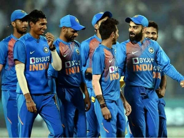 కాంట్రాక్ట్‌పై సంతకం చేయని లంక క్రికెటర్లు: