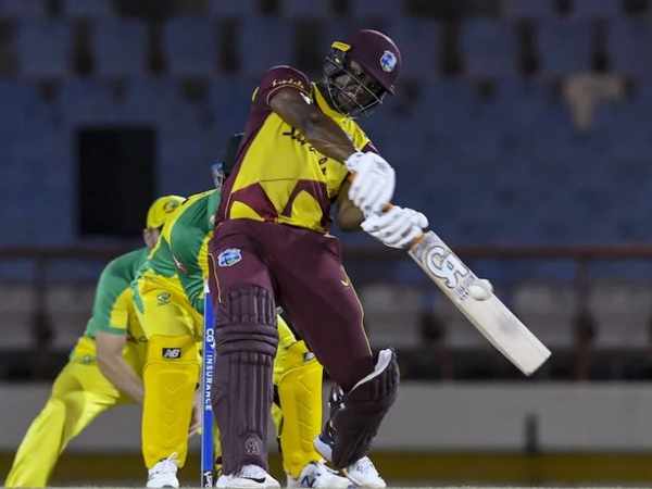  బౌలర్ దూకుడు బ్యాటింగ్..