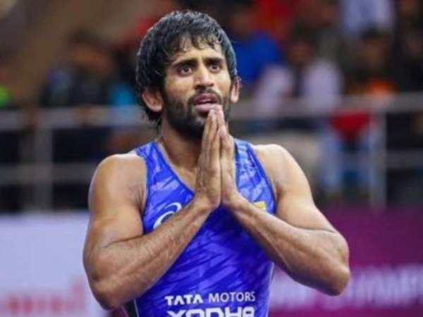 తొలుత వెనుకంజలో ఉన్నా..