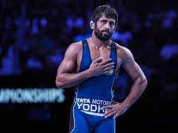  ఫైనల్స్‌లో అజర్‌బైజార్ రెజ్లర్‌తో