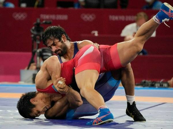 ఏకపక్షంగా విక్టరీ.. 