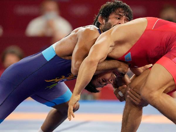 నిమిషాల్లోనే ఫినిష్.. 