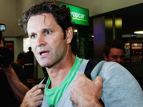 62 టెస్టుల్లో 3320 పరుగులు, 218 వికెట్లు