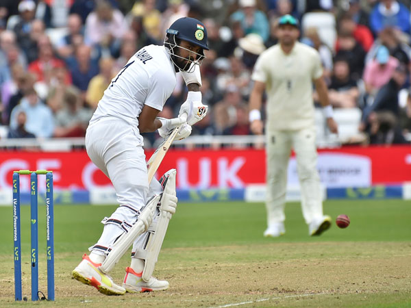 10వ బ్యాట్స్‌మన్‌గా..