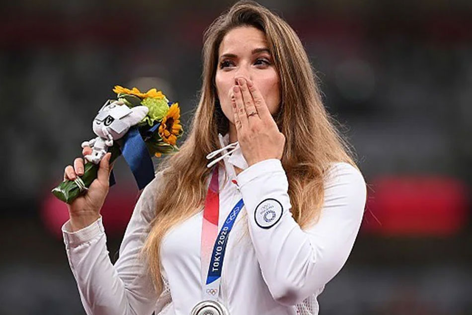 Maria Andrejczyk Auctions Olympic Silver Medal For 8-Month-Olds Heart Surgery Maria Andrejczyk Auctions Olympic Silver Medal For 8-Month-Olds Heart Surgery