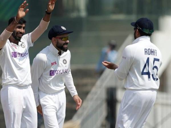  పేసర్లేదే రాజ్యం..