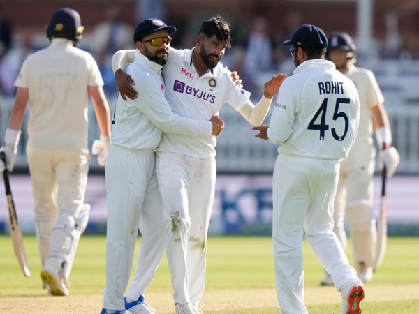 సిరాజ్‌ను ఆలస్యంగా దించడం..