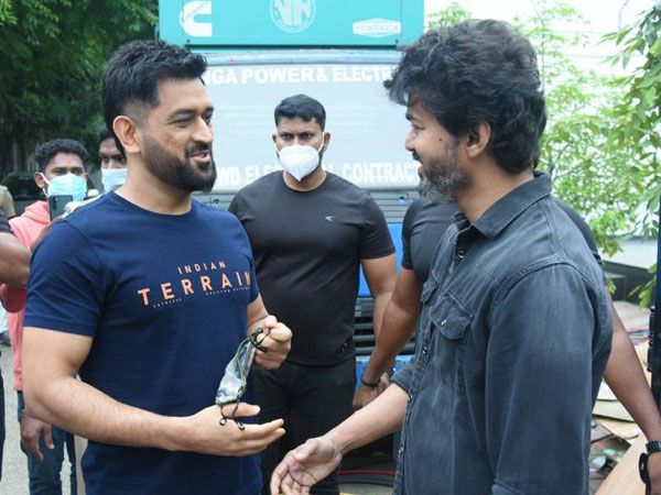 ఒకే ఫ్రేమ్‌లో త‌ల‌ప‌తి, త‌ల