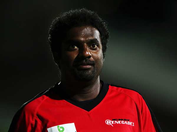 సచిన్ వికెట్‌ను కాపాడుకుంటాడు