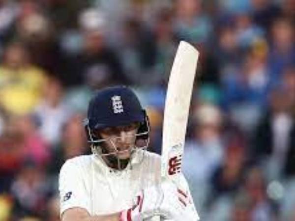 12 మ్యాచ్‌లల్లో 1400 పరుగులు: