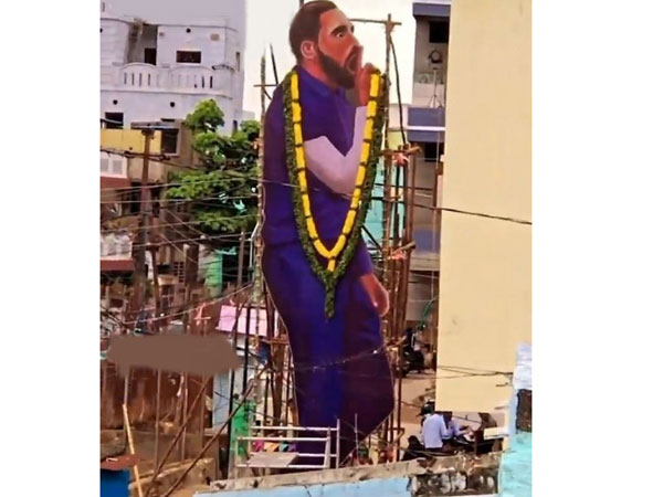 భారీ కటౌట్​లు