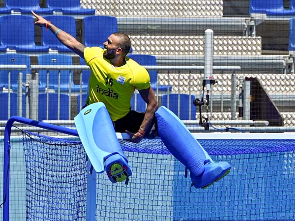 అనుకోకుండా హాకీని కెరీర్‌గా ఎంచుకున్నాడు