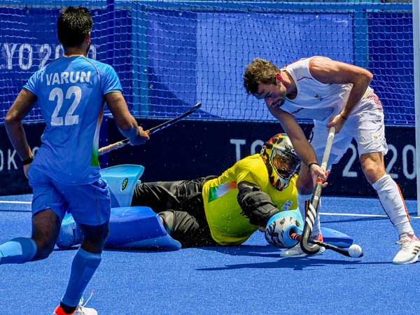 అంచెలంచెలుగా ఎదుగుతూ