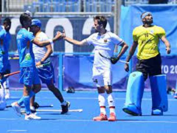 32 పతకాల్లో 12 హాకీవే..