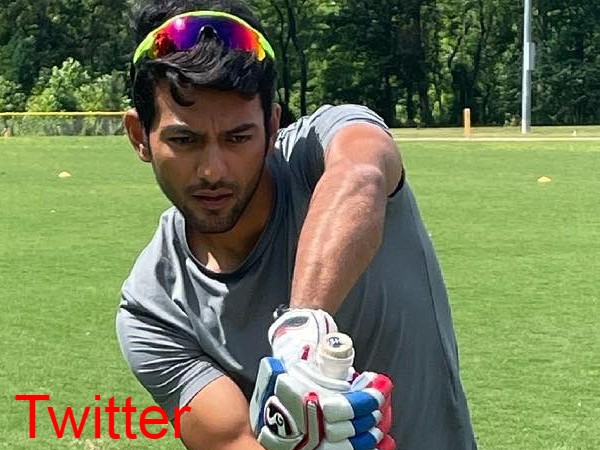 21 మ్యాచ్‌లాడి 300 పరుగులు: