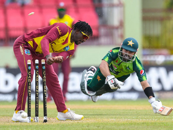 జేసన్ హోల్డర్.. నాలుగు వికెట్లు..