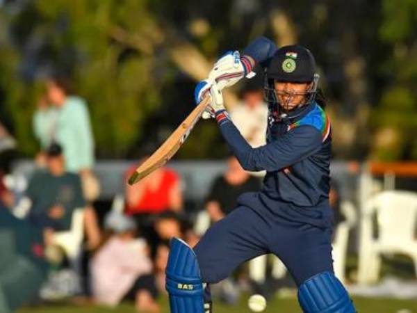  రాణించిన స్మృతి మంధాన: