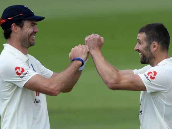 జేమ్స్ అండర్సన్ ఔట్..