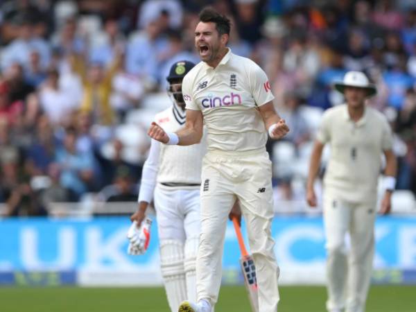  పుజారా బోల్తా కొట్టించిన జిమ్మీ: