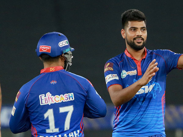 లలిత్‌కు బౌలింగ్ ఇచ్చి..