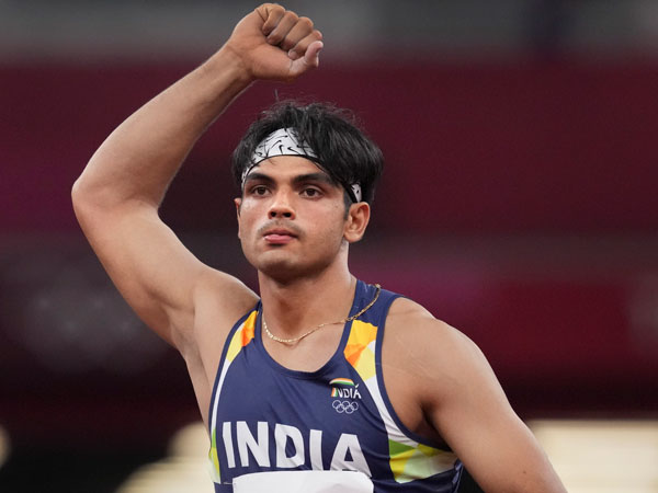 హగ్‌ అడిగిన ఆర్జే