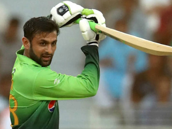 షోయబ్ మాలిక్, సర్ఫరాజ్ అహ్మద్‌కు ఛాన్స్..