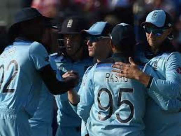 చెలరేగుతున్న రాయ్: