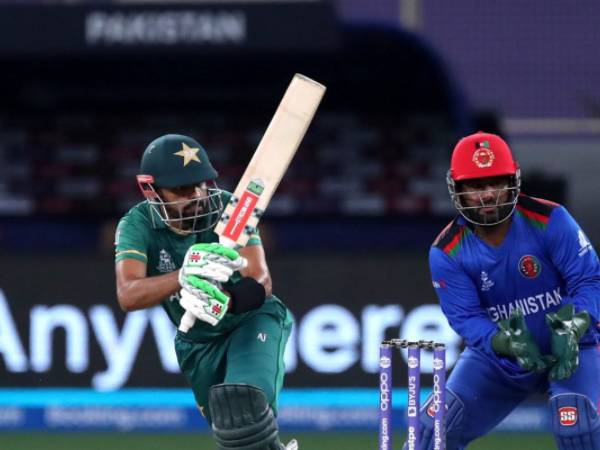 ఒకే ఓవర్‌లో నాలుగు సిక్స్‌లు..