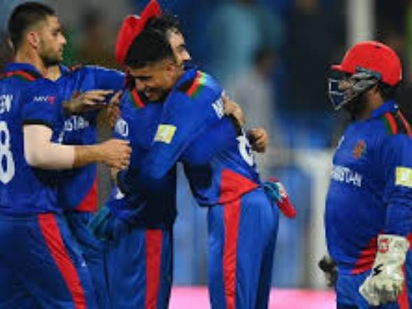  వణికించిన స్పిన్నర్లు..