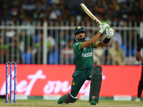 అర్ధ శతకంతో మెరిసిన బాబర్: