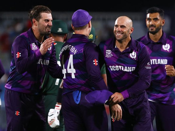 ఆదుకున్న గ్రీవ్స్‌