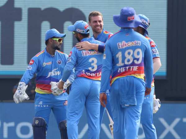 ఆదిలోనే షాక్: