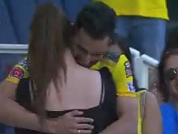 ఇంతకీ ఆమె ఎవరంటే..?