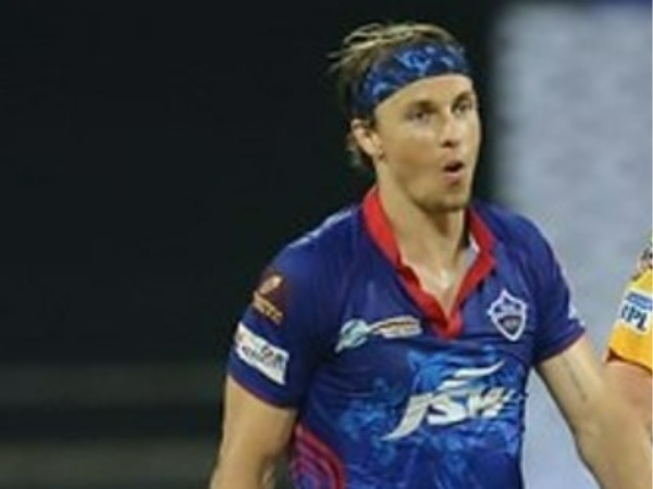 టామ్ కరన్ ఔట్..