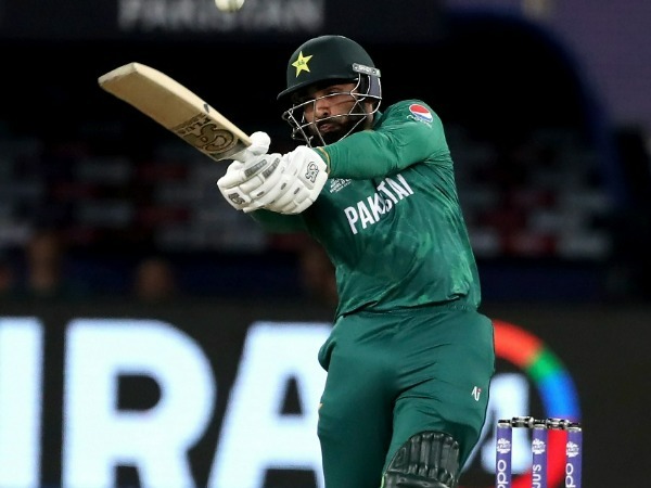 నాలుగు సిక్స్‌లతో..