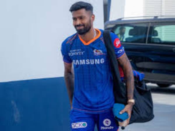 బౌలింగ్‌కు దూరం కావడంతో..