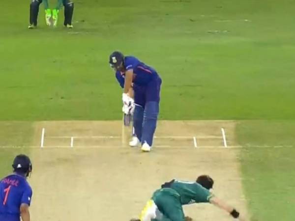 రోహిత్ ఆ బంతి ఎలా ఉంది.. రోహిత్ ఆ బంతి ఎలా ఉంది..